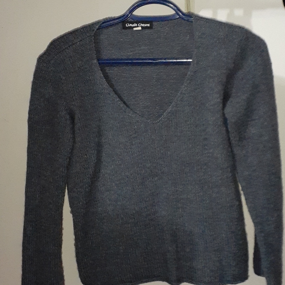 Navy blue/ grey knitted v-neck sweater